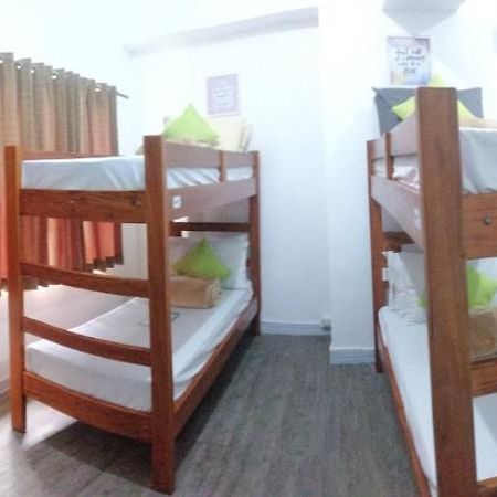 V - Rooms Hostel (Adults Only) Makati City Екстериор снимка