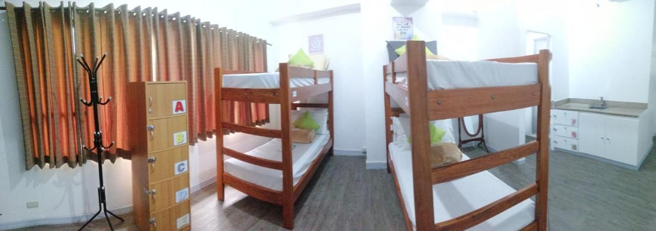 V - Rooms Hostel (Adults Only) Makati City Екстериор снимка